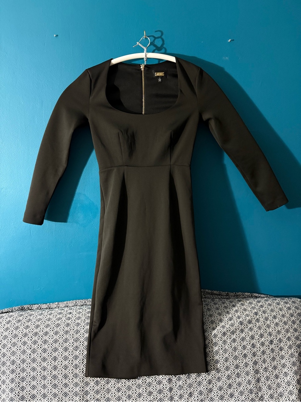 Alexia Admor Black Long Sleeve Scoop-Neck Sheath Dress
